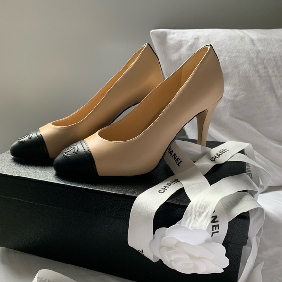 Authentic Chanel Nude Heels - Picture 2 of 6